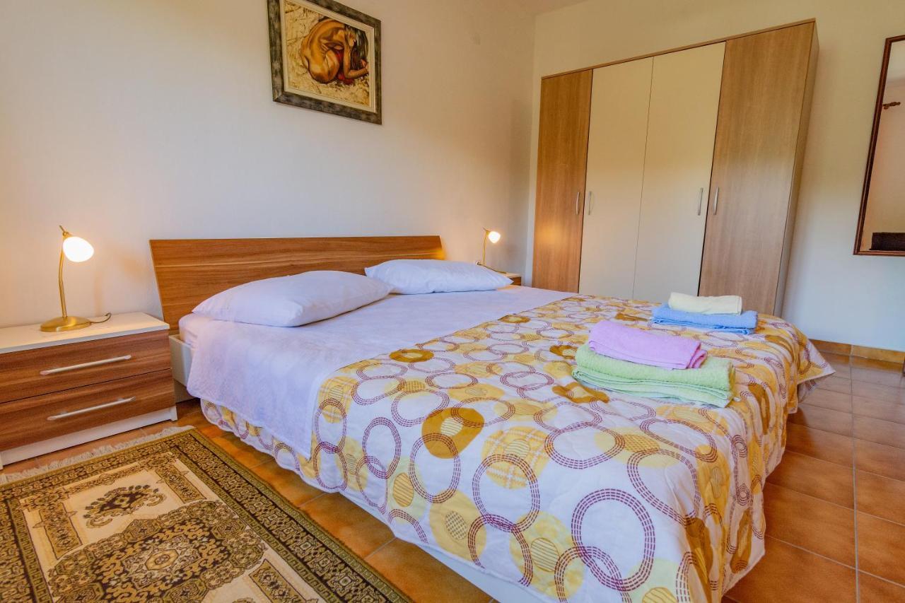 Apartment Dumicic 1 Mundanije Luaran gambar
